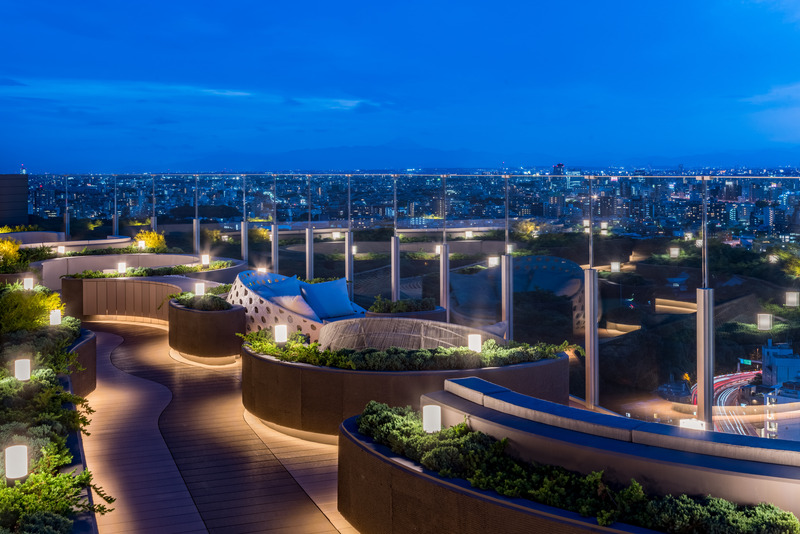 Dossier de presse | 7620-01 - Communiqué de presse | Park Court Jingu Kitasando The Tower Wins the Architecture MasterPrize 2024 - Hoshino Architects - Architecture résidentielle -  Feeling deck - Crédit photo : <pre>Kawasumi-Kobayashi Kenji Photograph Office<br>Photo provision by Mitsui Fudosan Residential</pre>