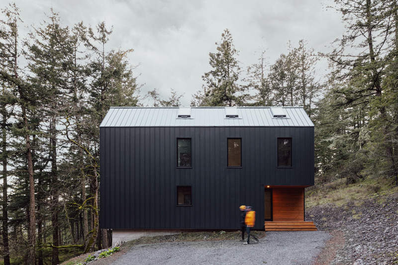Dossier de presse | 7632-01 - Communiqué de presse | The Backcountry Hut Company Wins BLT Design Award for Construction Product Design of the Year with System 02 - The Backcountry Hut Company - Architecture résidentielle - System 02 - San Juan Islands, WA - Crédit photo : Russell Dalby
