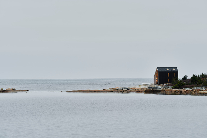Dossier de presse | 7632-01 - Communiqué de presse | The Backcountry Hut Company Wins BLT Design Award for Construction Product Design of the Year with System 02 - The Backcountry Hut Company - Architecture résidentielle - System 02 - Fogo Island, NL - Crédit photo : Julian Parkinson