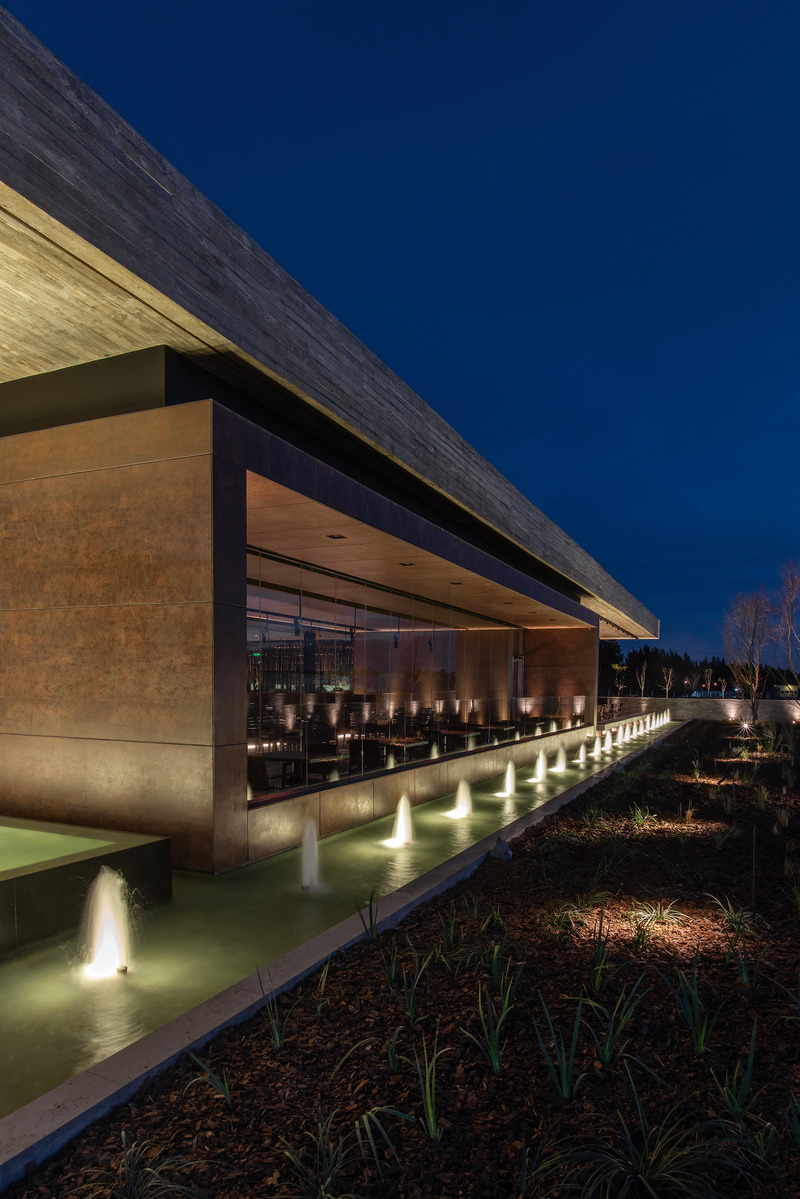 Press kit | 7622-01 - Press release | Kansas Restaurant wins Architectural Masterprize “Best of Best” - Carla Bechelli Arquitectos - Commercial Architecture - Photo credit: Daniela Mac Adden