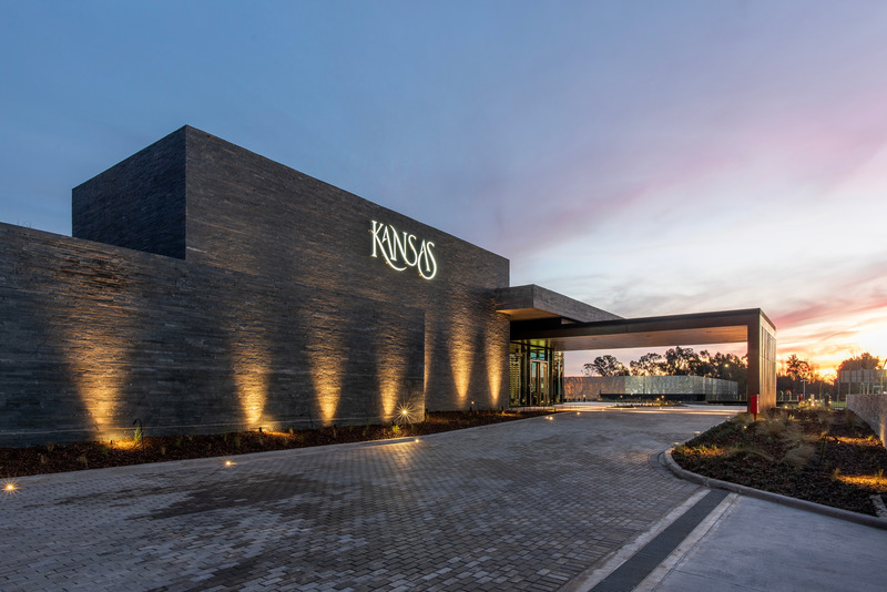 Press kit | 7622-01 - Press release | Kansas Restaurant wins Architectural Masterprize “Best of Best” - Carla Bechelli Arquitectos - Commercial Architecture - Photo credit: Daniela Mac Adden