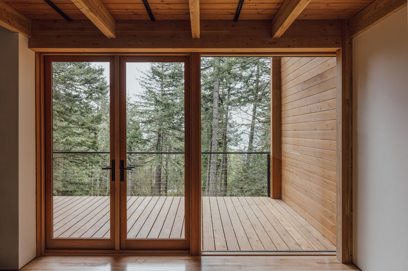 Dossier de presse | 7632-01 - Communiqué de presse | The Backcountry Hut Company Wins BLT Design Award for Construction Product Design of the Year with System 02 - The Backcountry Hut Company - Architecture résidentielle - System 02 - San Juan Islands, WA - Crédit photo : Russell Dalby