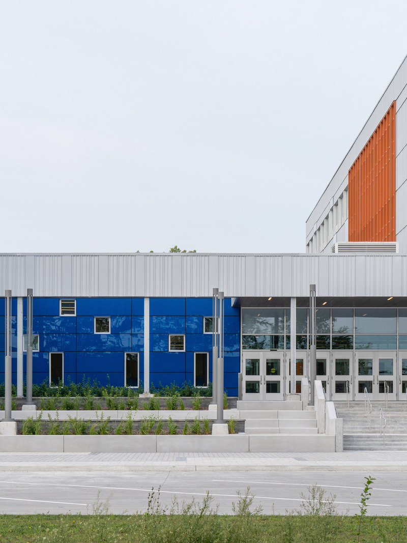 Press kit | 1387-14 - Press release | Adaptable, Sustainable and Inclusive: Two New High Schools Rethink the Learning Environment for Montreal Students - TLA+UN+NEUF - Institutional Architecture -   <p class="">One of the four building entrances – Aux Mille-Voix high school</p>   - Photo credit: Raphaël Thibodeau