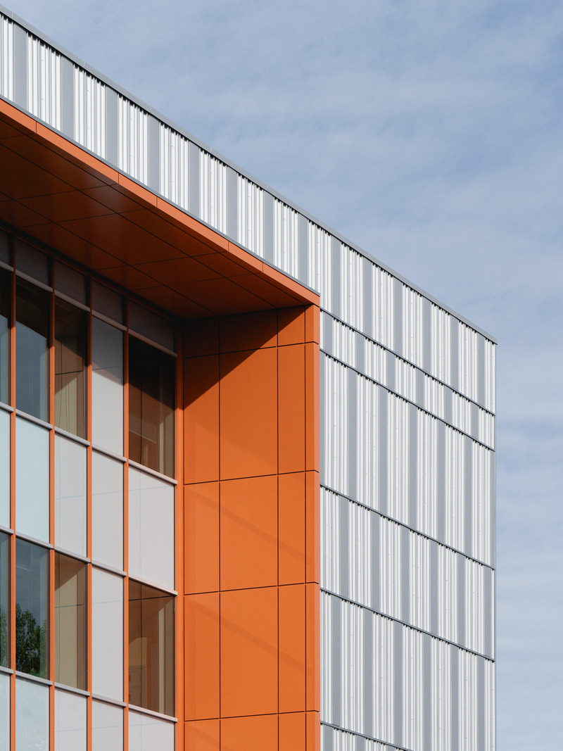 Press kit | 1387-14 - Press release | Adaptable, Sustainable and Inclusive: Two New High Schools Rethink the Learning Environment for Montreal Students - TLA+UN+NEUF - Institutional Architecture -   <p class="">Detail of the aluminum cladding – Aux Mille-Voix high school</p>   - Photo credit: Raphaël Thibodeau