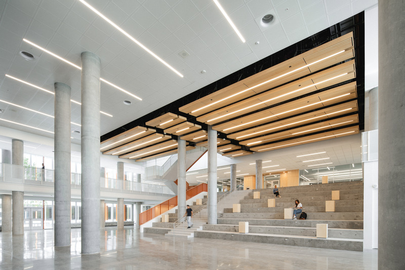 Press kit | 1387-14 - Press release | Adaptable, Sustainable and Inclusive: Two New High Schools Rethink the Learning Environment for Montreal Students - TLA+UN+NEUF - Institutional Architecture -   <p class="">Central atrium and opening to the inner courtyard – Aux Mille-Voix high school</p>   - Photo credit: Raphaël Thibodeau