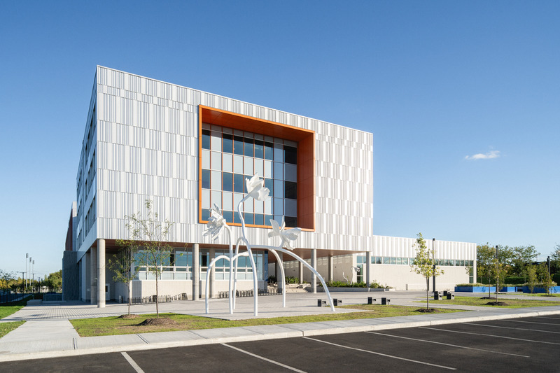 Press kit | 1387-14 - Press release | Adaptable, Sustainable and Inclusive: Two New High Schools Rethink the Learning Environment for Montreal Students - TLA+UN+NEUF - Institutional Architecture -  <p class="">Main facade with integrated artwork – Irma-LeVasseur high school</p>  - Photo credit: Raphaël Thibodeau