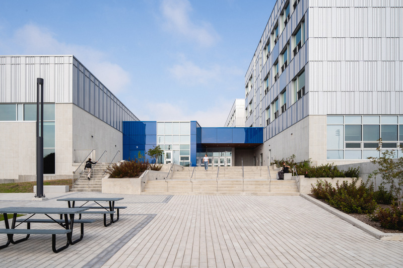 Press kit | 1387-14 - Press release | Adaptable, Sustainable and Inclusive: Two New High Schools Rethink the Learning Environment for Montreal Students - TLA+UN+NEUF - Institutional Architecture -  <p class="">Secondary entrance connecting sports and academic spaces – Irma-LeVasseur high school</p>  - Photo credit: Raphaël Thibodeau