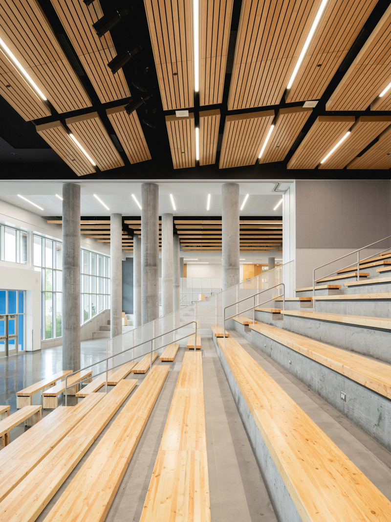 Press kit | 1387-14 - Press release | Adaptable, Sustainable and Inclusive: Two New High Schools Rethink the Learning Environment for Montreal Students - TLA+UN+NEUF - Institutional Architecture -  Auditorium seating for up to 560 people – Irma-LeVasseur high school  - Photo credit: Raphaël Thibodeau