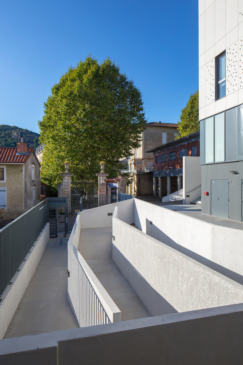 Dossier de presse | 921-16 - Communiqué de presse | Lycée Jacques Brel - NBJ Architectes - Architecture institutionnelle - Crédit photo : Paul Kozlowski © Photosarchitecture