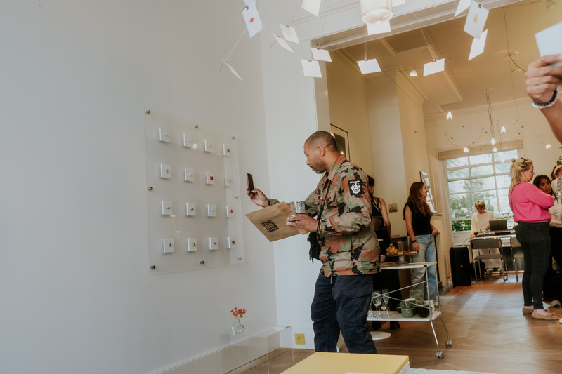 Dossier de presse | 7628-01 - Communiqué de presse | Frame Award 2024 winning switches & sockets - Bright Little Things - Produit -  Launch of the BLT collections during GLUE-Amsterdam - Crédit photo : Thijs Stolte