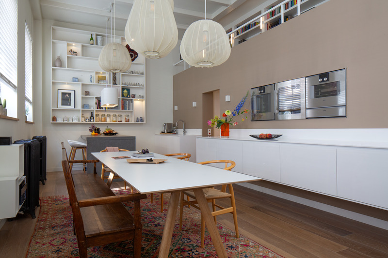 Dossier de presse | 7628-01 - Communiqué de presse | Frame Award 2024 winning switches & sockets - Bright Little Things - Produit -  Kitchen design by Bright Little Things with splashback &amp; BLT switches   - Crédit photo : Rene Gonkel