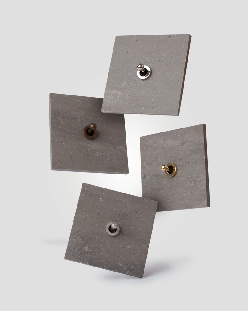 Dossier de presse | 7628-01 - Communiqué de presse | Frame Award 2024 winning switches & sockets - Bright Little Things - Produit -   Little Twist switches in various finisches (nickle &amp; brass) and finishing component 5101 in Corian Wethered Aggragate - Crédit photo :  Lyanne Smulders 