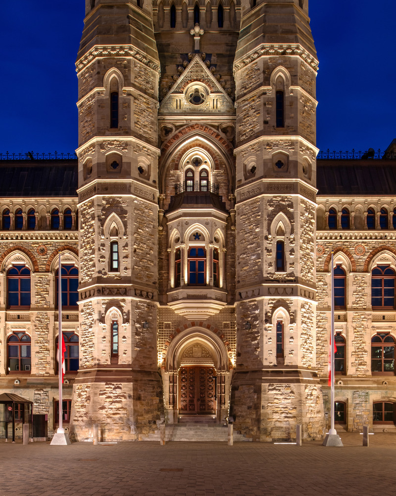 Dossier de presse | 621-30 - Communiqué de presse | Lightemotion illumine l’édifice de l’Ouest et donne vie au patrimoine d’Ottawa - Lightemotion - Design d’éclairage - Crédit photo : Gordon King