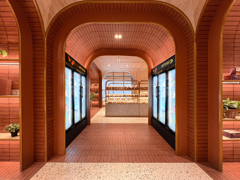 Dossier de presse | 7653-01 - Communiqué de presse | A National Class Bakery Originating From Papua - Upper Room Collaborative Studio - Design d’intérieur commercial - Crédit photo : Upper Room Collaborative Studio