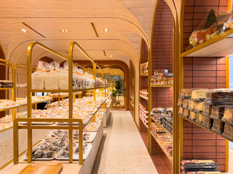 Dossier de presse | 7653-01 - Communiqué de presse | A National Class Bakery Originating From Papua - Upper Room Collaborative Studio - Design d’intérieur commercial - Main Display Area View 02 - Crédit photo : Upper Room Collaborative Studio