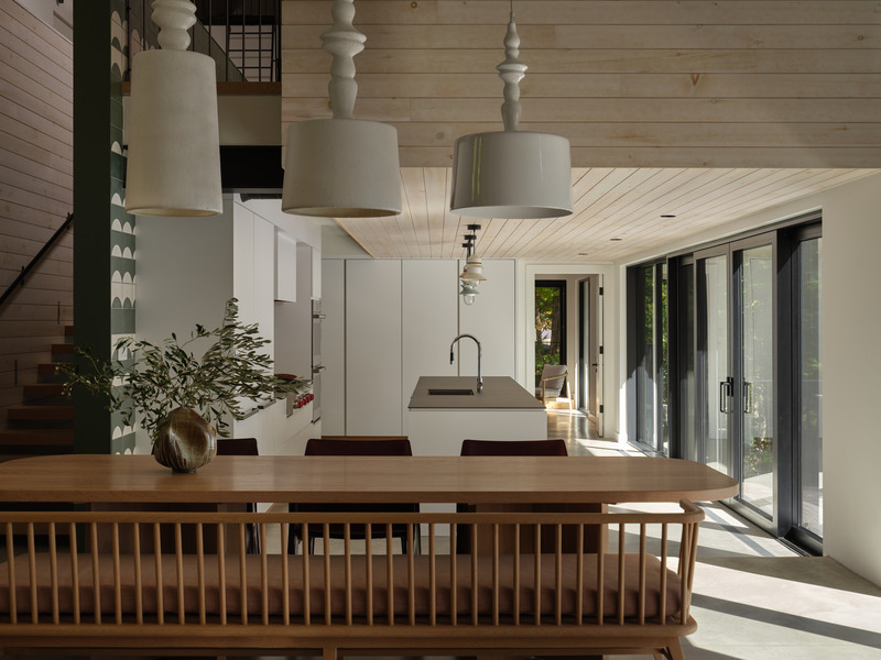 Press kit | 7600-02 - Press release | Shield and Shelter: An Embracing Lakeside Family Retreat that Opens Intimately and Sensitively to its Untamed Surroundings in the Heart of the Muskoka Region - Barbora Vokac Taylor Architect Inc. (BVT A) - Residential Architecture -  <p>The lower level was thoughtfully designed for social interactions, with an open floor plan that includes a kitchen, living room, and dining room, all offering lake views courtesy of floor-to-ceiling windows.</p><br>Vase on dining table Provided by Hollace Cluny hollacecluny.com  - Photo credit: Doublespace