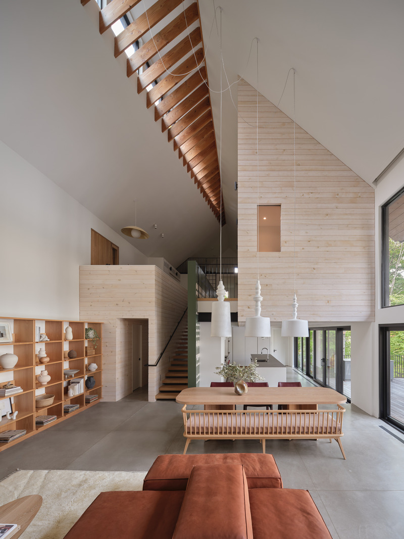 Press kit | 7600-02 - Press release | Shield and Shelter: An Embracing Lakeside Family Retreat that Opens Intimately and Sensitively to its Untamed Surroundings in the Heart of the Muskoka Region - Barbora Vokac Taylor Architect Inc. (BVT A) - Residential Architecture -    <p>Nested Volumes: A simple shell defined by its traditional roof pitch and deep overhangs, creates a tall volume within which smaller volumes, housing the cottage's various functions, are nested.</p><br><p>The exposed douglas fir joists that frame the roof and are exposed as the clerestory windows peel away from the roof.</p>    - Photo credit: Doublespace