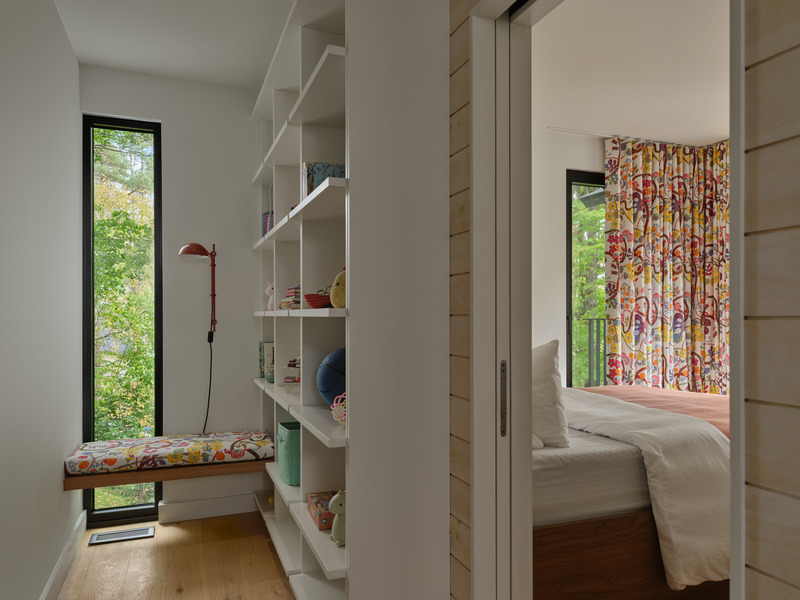 Press kit | 7600-02 - Press release | Shield and Shelter: An Embracing Lakeside Family Retreat that Opens Intimately and Sensitively to its Untamed Surroundings in the Heart of the Muskoka Region - Barbora Vokac Taylor Architect Inc. (BVT A) - Residential Architecture -  Mismatched Josef Frank floral fabrics are used for the drapery and headboards, their playful mismatched patterns bringing warmth and visual texture to the spaces.  - Photo credit: Doublespace