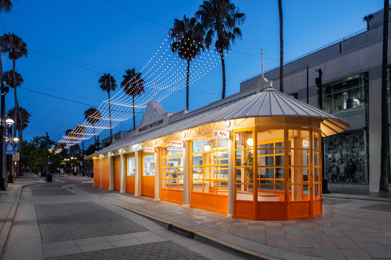 Dossier de presse | 4369-04 - Communiqué de presse | Odd One Out: Reinvigorating a Destination with a Colorful Brand Adaption - Wick Architecture & Design / LAND Design Studio - Design d’intérieur commercial - Exterior View - Crédit photo : Here and Now Agency