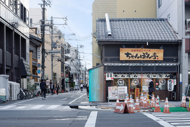 Press kit | 7629-01 - Press release | Suetomi AoQ Cafe Stand - Ryohei Tanaka / G ARCHITECTS STUDIO - Commercial Architecture - view from main street - Photo credit: Daisuke Shima
