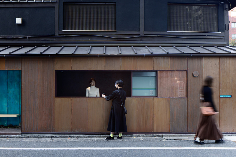 Press kit | 7629-01 - Press release | Suetomi AoQ Cafe Stand - Ryohei Tanaka / G ARCHITECTS STUDIO - Commercial Architecture - takeout counter - Photo credit: Daisuke Shima