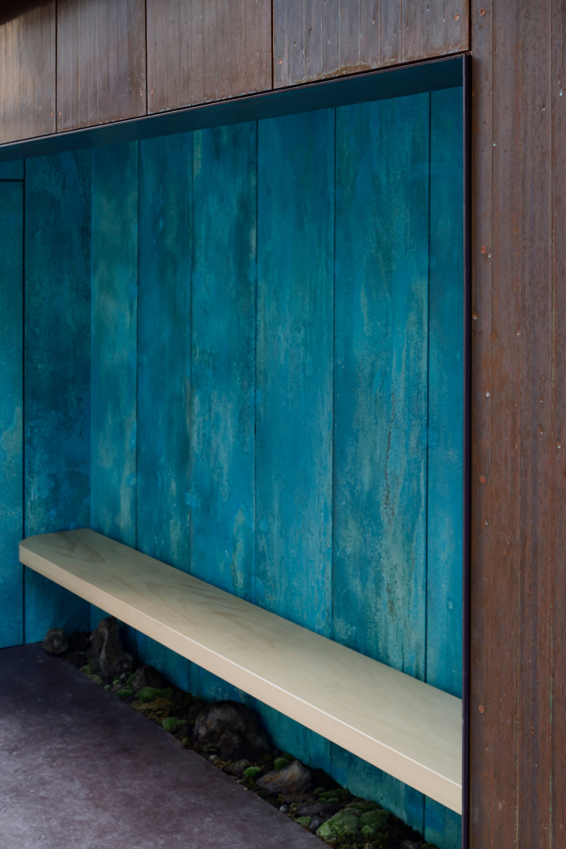 Press kit | 7629-01 - Press release | Suetomi AoQ Cafe Stand - Ryohei Tanaka / G ARCHITECTS STUDIO - Commercial Architecture - <pre>bench and small japanese garden_01</pre> - Photo credit: Daisuke Shima