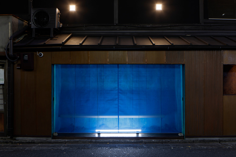 Press kit | 7629-01 - Press release | Suetomi AoQ Cafe Stand - Ryohei Tanaka / G ARCHITECTS STUDIO - Commercial Architecture - Night scene of rest space - Photo credit: Daisuke Shima