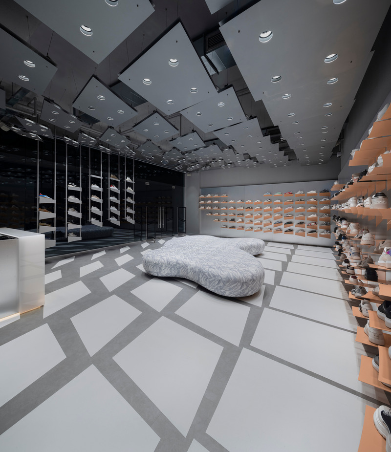 Press kit | 7623-01 - Press release | Groove Heaven - Salon Alper Derinbogaz - Commercial Interior Design - Architectural Elements in Flux  - Photo credit: Salon