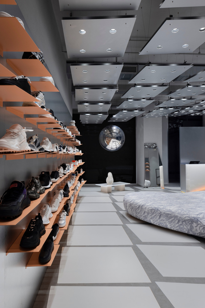 Press kit | 7623-01 - Press release | Groove Heaven - Salon Alper Derinbogaz - Commercial Interior Design - Reflections  - Photo credit: Salon
