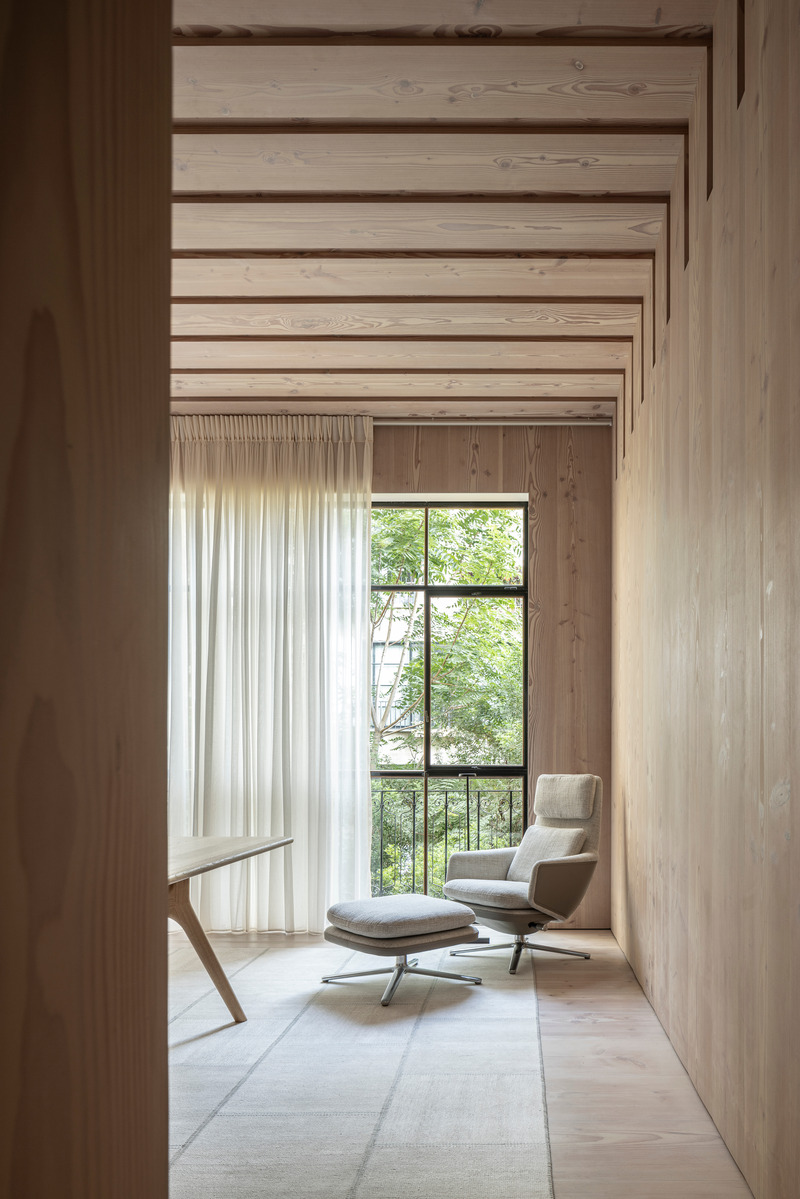 Dossier de presse | 7631-01 - Communiqué de presse | Getting Set for Another Working Day in 'Nature' - Baranowitz Kronenberg - Design d’intérieur résidentiel - Crédit photo : Amit Geron