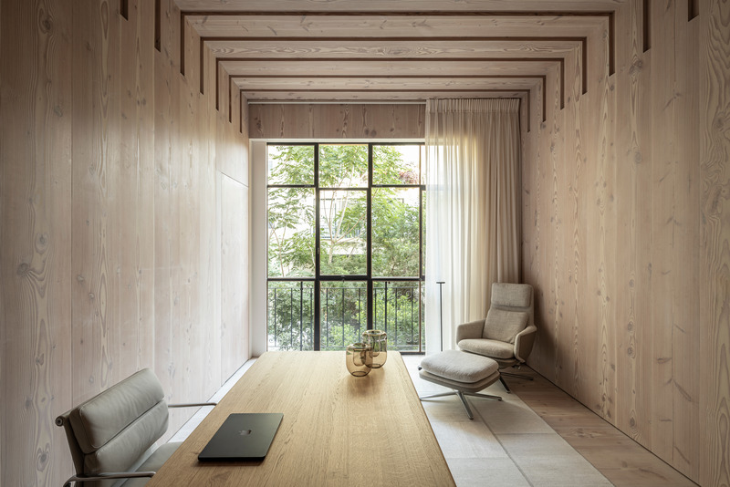Dossier de presse | 7631-01 - Communiqué de presse | Getting Set for Another Working Day in 'Nature' - Baranowitz Kronenberg - Design d’intérieur résidentiel - Crédit photo : Amit Geron