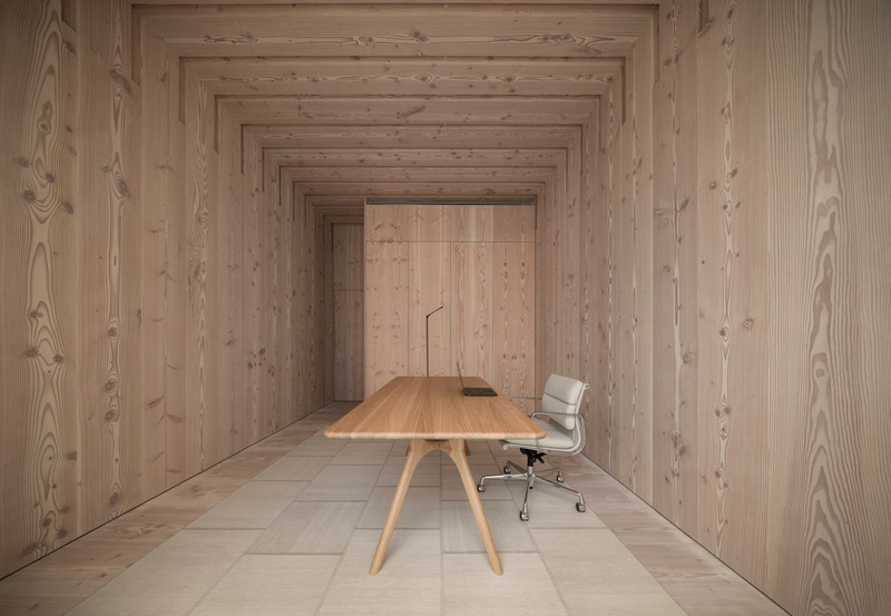 Dossier de presse | 7631-01 - Communiqué de presse | Getting Set for Another Working Day in 'Nature' - Baranowitz Kronenberg - Design d’intérieur résidentiel - Crédit photo : Amit Geron