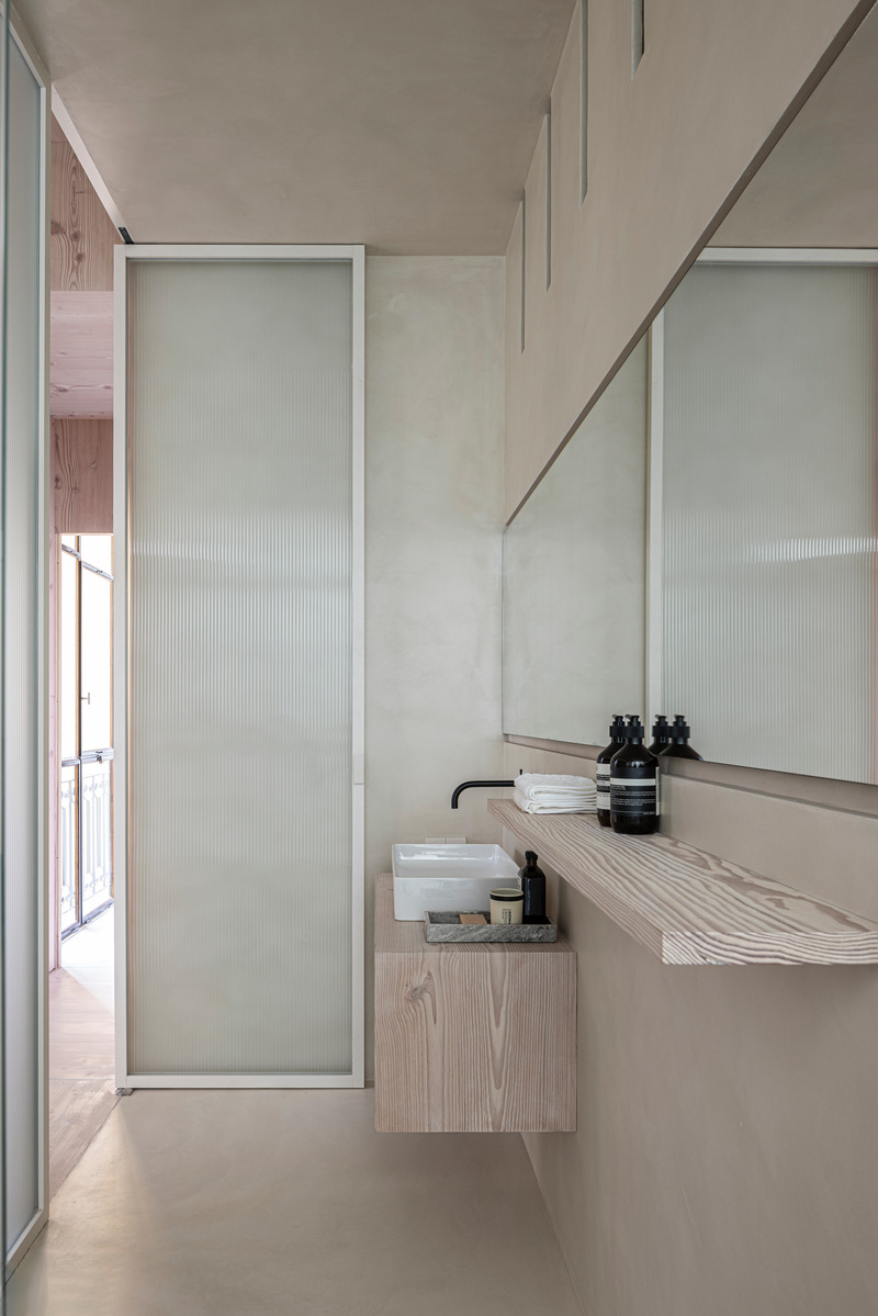 Dossier de presse | 7631-01 - Communiqué de presse | Getting Set for Another Working Day in 'Nature' - Baranowitz Kronenberg - Design d’intérieur résidentiel - Crédit photo : Amit Geron