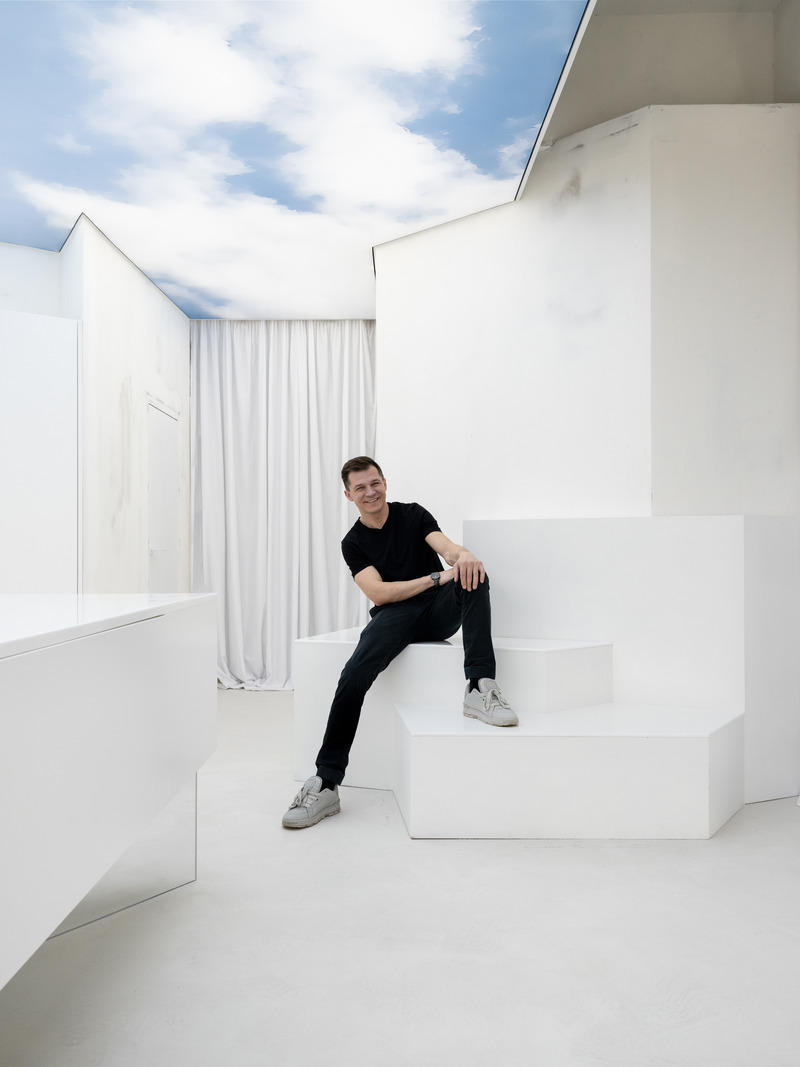 Press kit | 2247-13 - Press release | Maria X Maxim Kashin: Designing an Authorial Interior for the Flagship Showroom of Maria Company - Maxim Kashin Architect - Commercial Interior Design - Maria X Maxim Kashin 2024 - Photo credit: Inna Kablukova