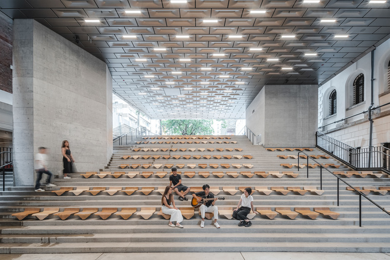 Dossier de presse | 7624-01 - Communiqué de presse | Les chaises Tai Kwun - ARTA Architects - Produit - Crédit photo : Kevin Mak @1km Studio