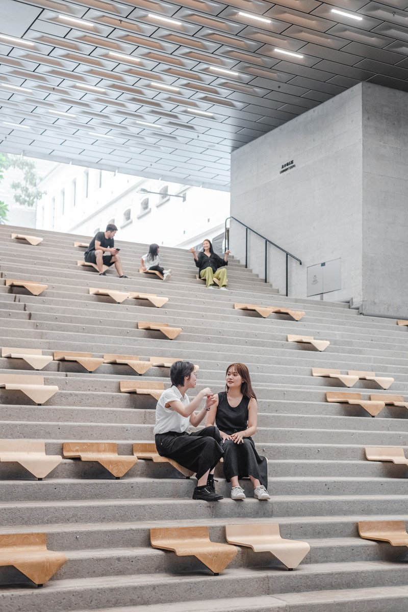 Dossier de presse | 7624-01 - Communiqué de presse | Les chaises Tai Kwun - ARTA Architects - Produit - Crédit photo : Kevin Mak @1km Studio