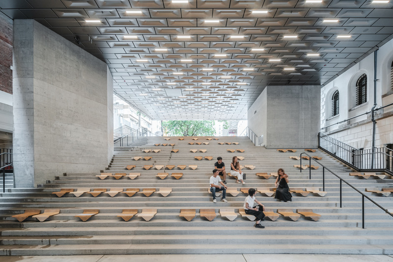 Dossier de presse | 7624-01 - Communiqué de presse | Les chaises Tai Kwun - ARTA Architects - Produit - Crédit photo : Kevin Mak @1km Studio