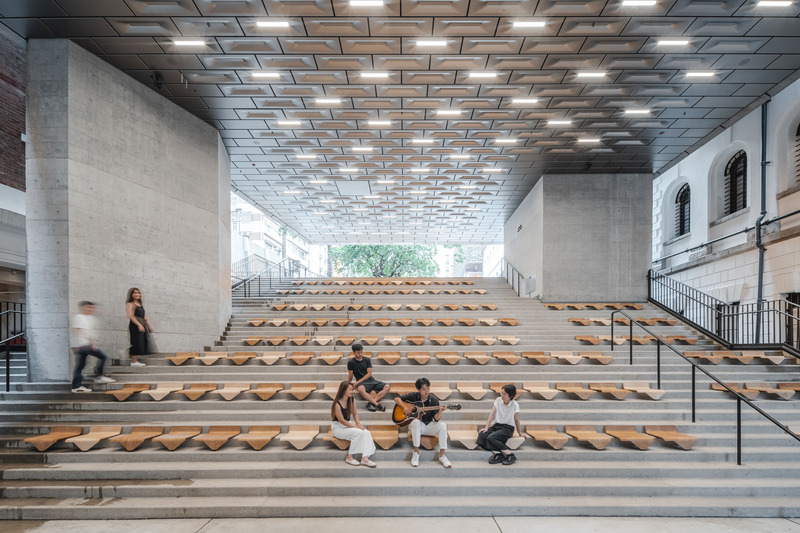 Dossier de presse | 7624-01 - Communiqué de presse | Les chaises Tai Kwun - ARTA Architects - Produit - Crédit photo : Kevin Mak @1km Studio