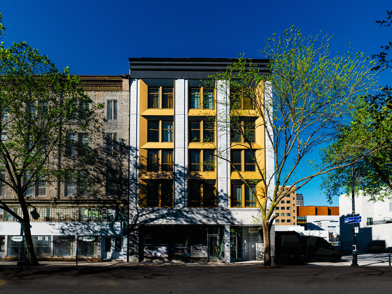 Press kit | 880-22 - Press release | Le Petit Laurent - MU Architecture - Residential Architecture - St-Laurent facade - Photo credit: Nicolas Fransolet