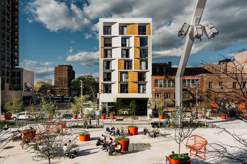 Press kit | 880-22 - Press release | Le Petit Laurent - MU Architecture - Residential Architecture - Clark Facade- view from the Esplanade Tranquile terrace - Photo credit: Nicolas Fransolet