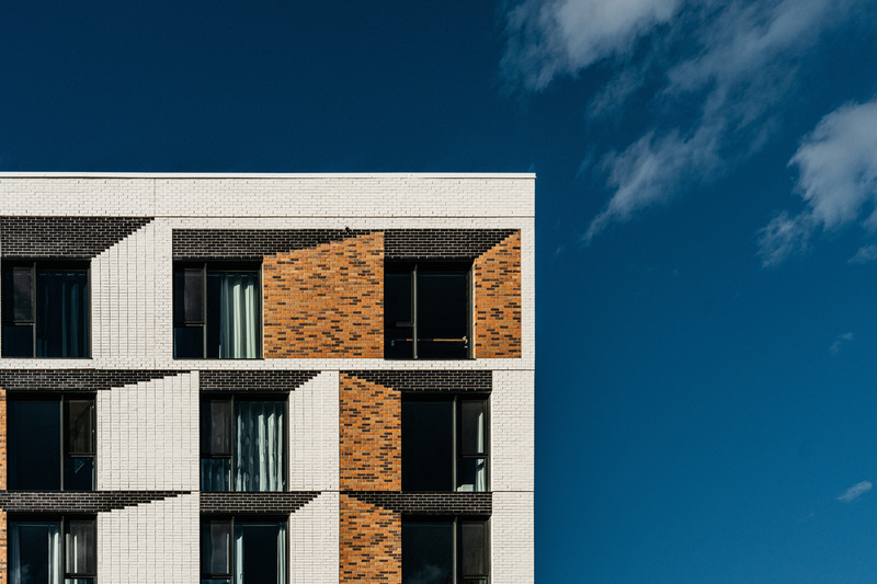Press kit | 880-22 - Press release | Le Petit Laurent - MU Architecture - Residential Architecture - Clark Facade-Trompe l'oeil 2 - Photo credit: Nicolas Fransolet