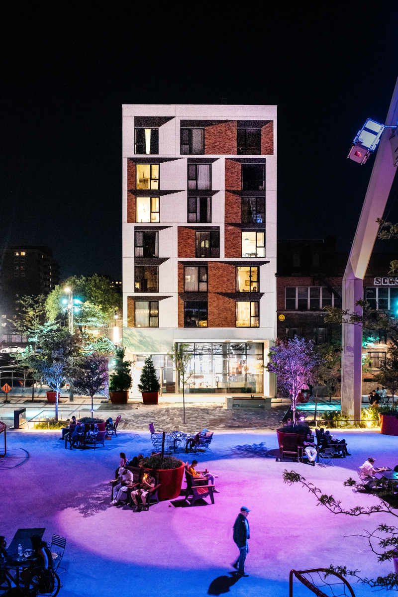 Press kit | 880-22 - Press release | Le Petit Laurent - MU Architecture - Residential Architecture - night shot - Photo credit: Nicolas Fransolet