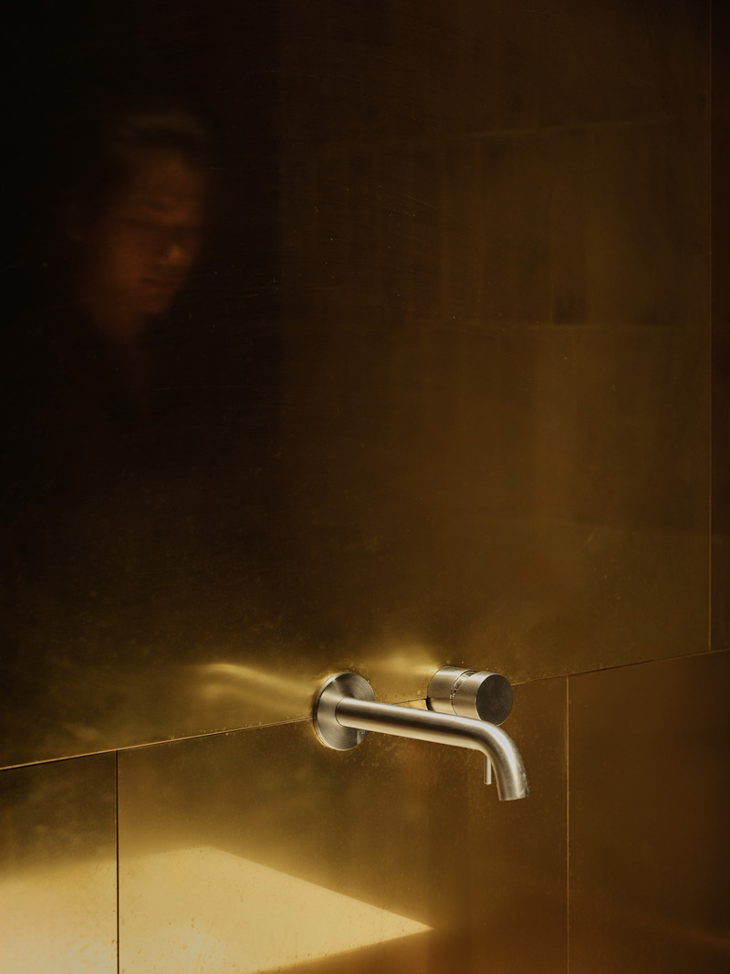 Press kit | 7030-04 - Press release | The Whisky Bar - JSPA Design - Commercial Interior Design - Restroom - Photo credit: Liu Xinghao