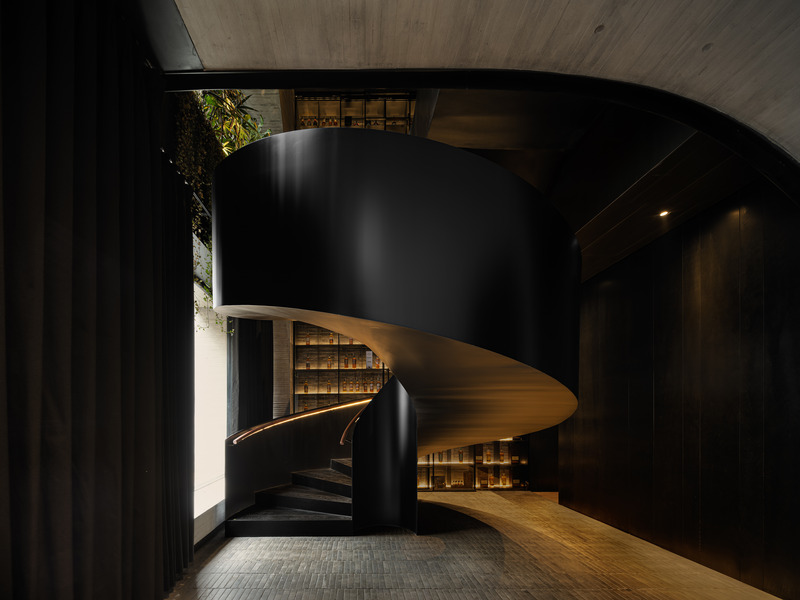 Press kit | 7030-04 - Press release | The Whisky Bar - JSPA Design - Commercial Interior Design - Helicoidal Stair - Photo credit: Liu Xinghao
