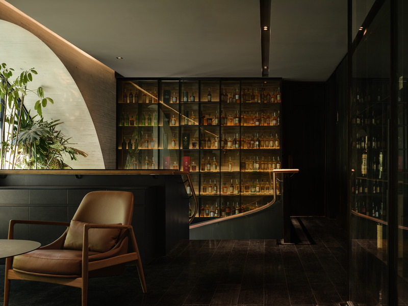 Press kit | 7030-04 - Press release | The Whisky Bar - JSPA Design - Commercial Interior Design - 2F Staircase access - Photo credit: Liu Xinghao