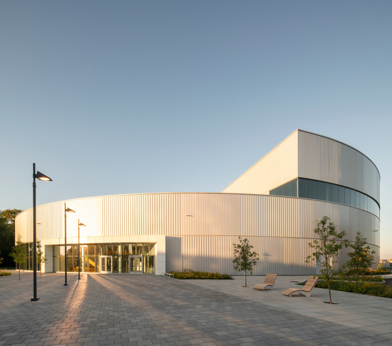 Press kit | 1303-25 - Press release | Laval’s Aquatic Complex: A Dynamic Space Centered Around its Community and Tomorrow’s Athletes - Sid Lee Architecture - Institutional Architecture - Photo credit: David Boyer