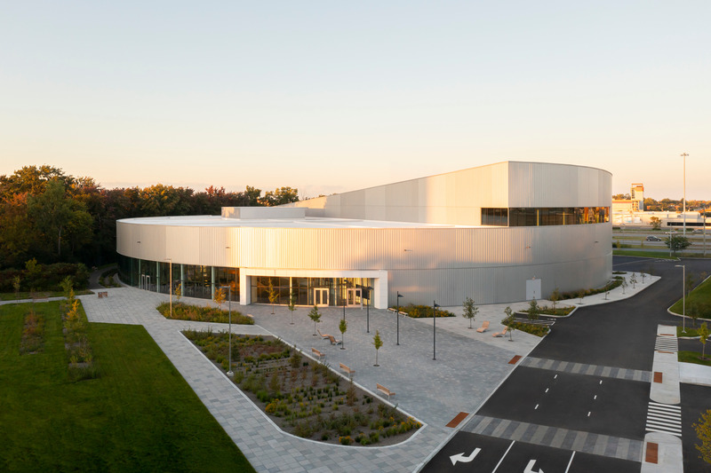 Press kit | 1303-25 - Press release | Laval’s Aquatic Complex: A Dynamic Space Centered Around its Community and Tomorrow’s Athletes - Sid Lee Architecture - Institutional Architecture - Photo credit: David Boyer