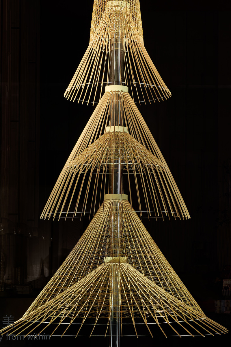 Dossier de presse | 5830-02 - Communiqué de presse | L’œuvre de HAKUTEN, « La beauté intérieure », remporte le prix de la Vitrine de l’année aux FRAME Awards 2024 - Hakuten Corporation - Art - Beautiful Bamboo Bone and Decorative Threads - Crédit photo : Masayuki Hayashi