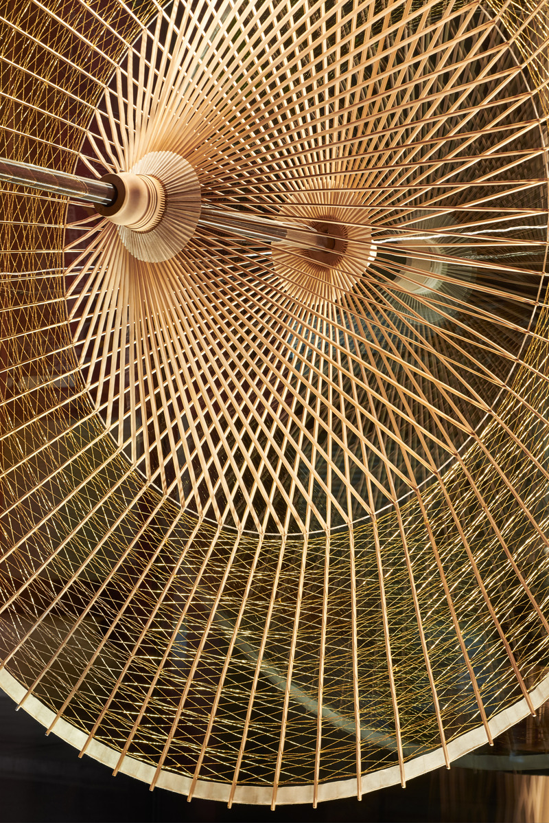 Dossier de presse | 5830-02 - Communiqué de presse | L’œuvre de HAKUTEN, « La beauté intérieure », remporte le prix de la Vitrine de l’année aux FRAME Awards 2024 - Hakuten Corporation - Art - Side image of Wreathe - Crédit photo : Masayuki Hayashi