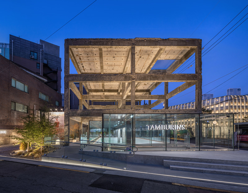 Dossier de presse | 7635-01 - Communiqué de presse | Tamburins Seongsu Flagship Store Lighting Design - EONSLD - Design d’éclairage - Crédit photo : Joonhwan Yoon